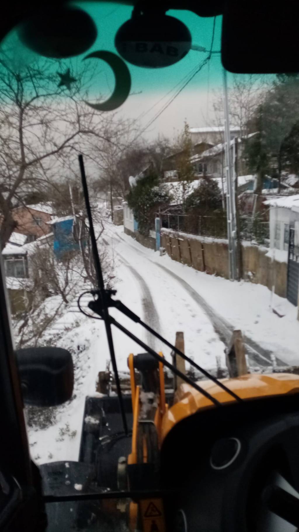 Yoğun Kar Yağışında Mahallemizin Yolları Dozerle Açıldı