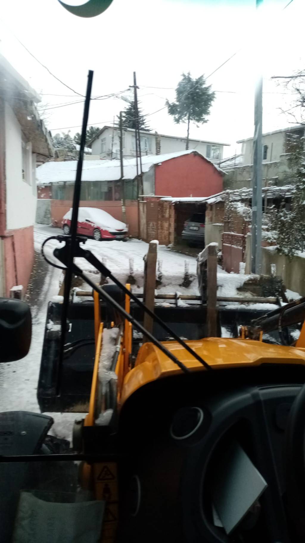 Yoğun Kar Yağışında Mahallemizin Yolları Dozerle Açıldı