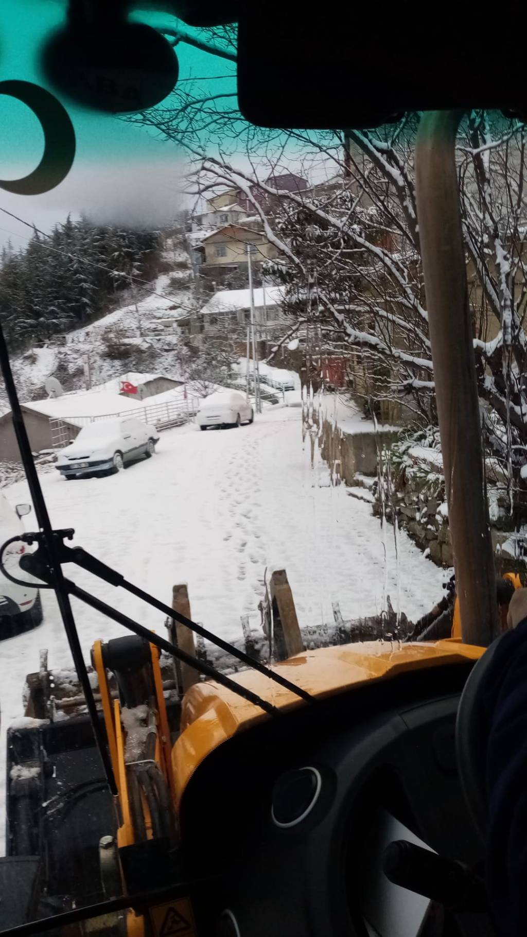 Yoğun Kar Yağışında Mahallemizin Yolları Dozerle Açıldı