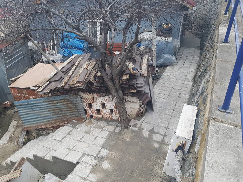 Küçükdere sokak ta bir istinat duvarımız daha bitti Küçükdere sokak ta bir istinat duvarımız daha bitti