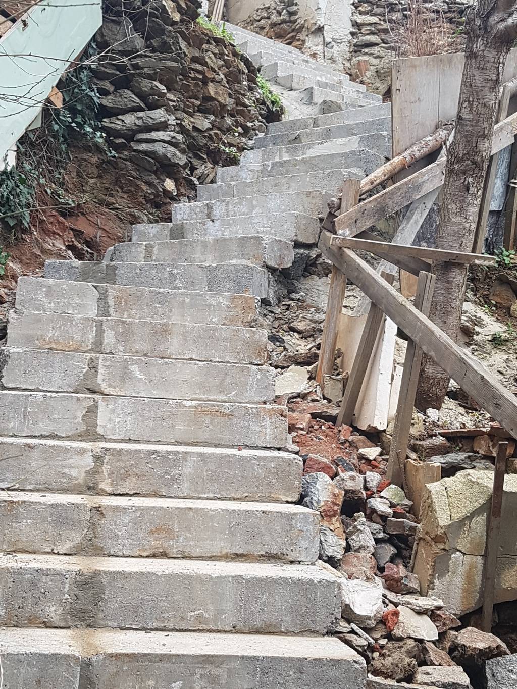 Kaleli Sokak ve Tatlınar Sokak Bağlantı Merdiveni Yapıldı