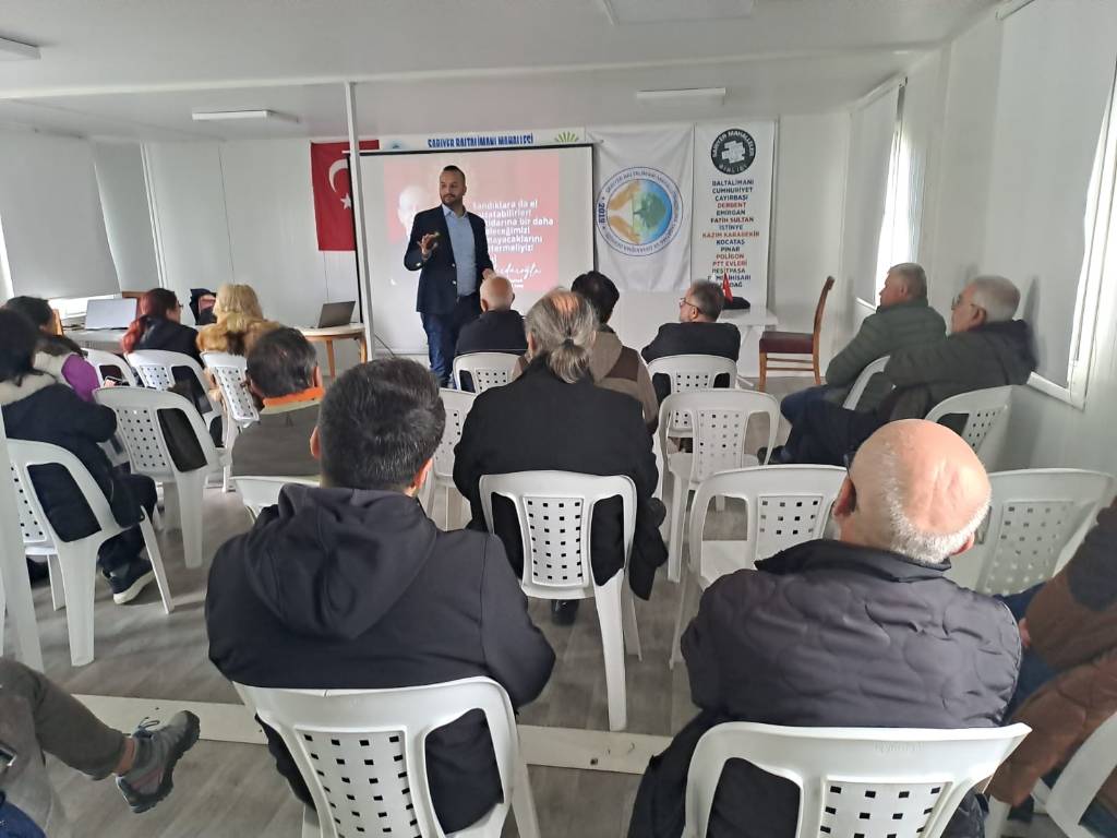 Yapılacak seçim için sandık görevlilerine kur verildi